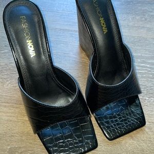 Brand new, bought the wrong size, only worn around the house